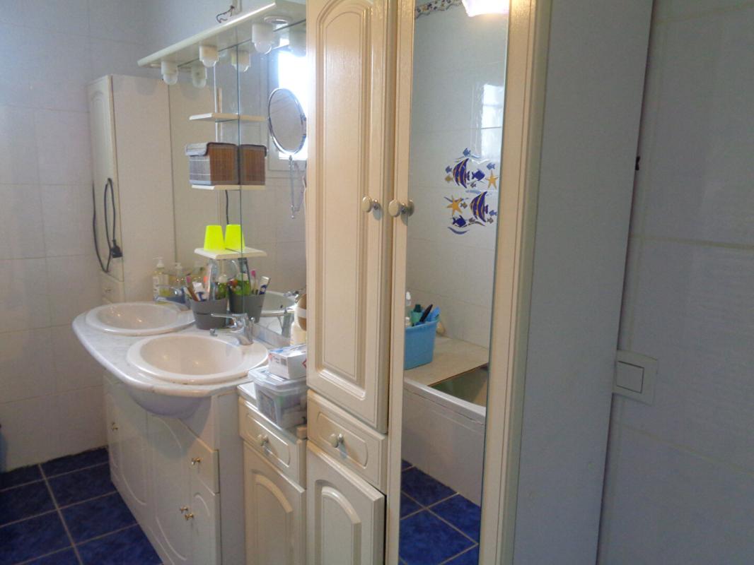 JUMEAUX Jumeaux(63), maison plain pied de 90 m2 habitables, 3 chambres sur 882 m2 de terrain 6