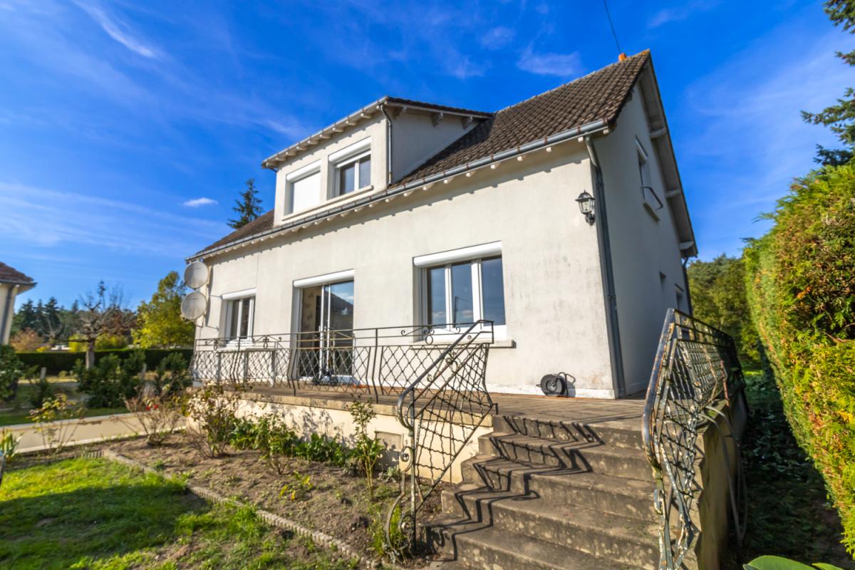 GIEVRES Maison Gièvres 6 pièce(s) 142 m2 17