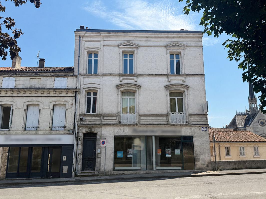 ANGOULEME IMMEUBLE SUR LE PLATEAU D'ANGOULÊME 1