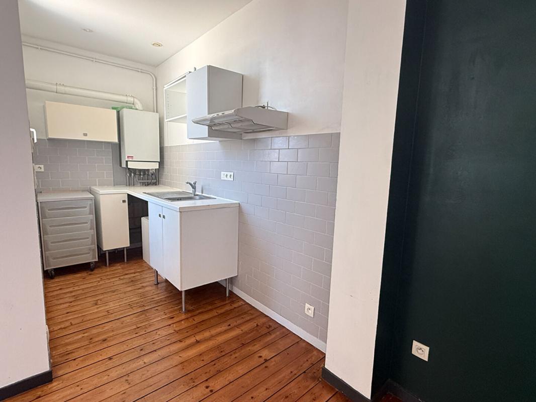 ANGOULEME IMMEUBLE SUR LE PLATEAU D'ANGOULÊME 8
