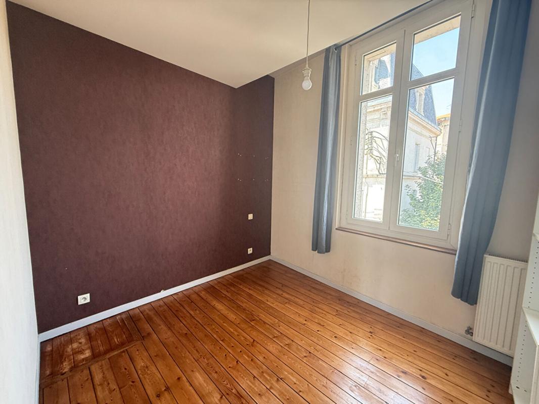 ANGOULEME IMMEUBLE SUR LE PLATEAU D'ANGOULÊME 9