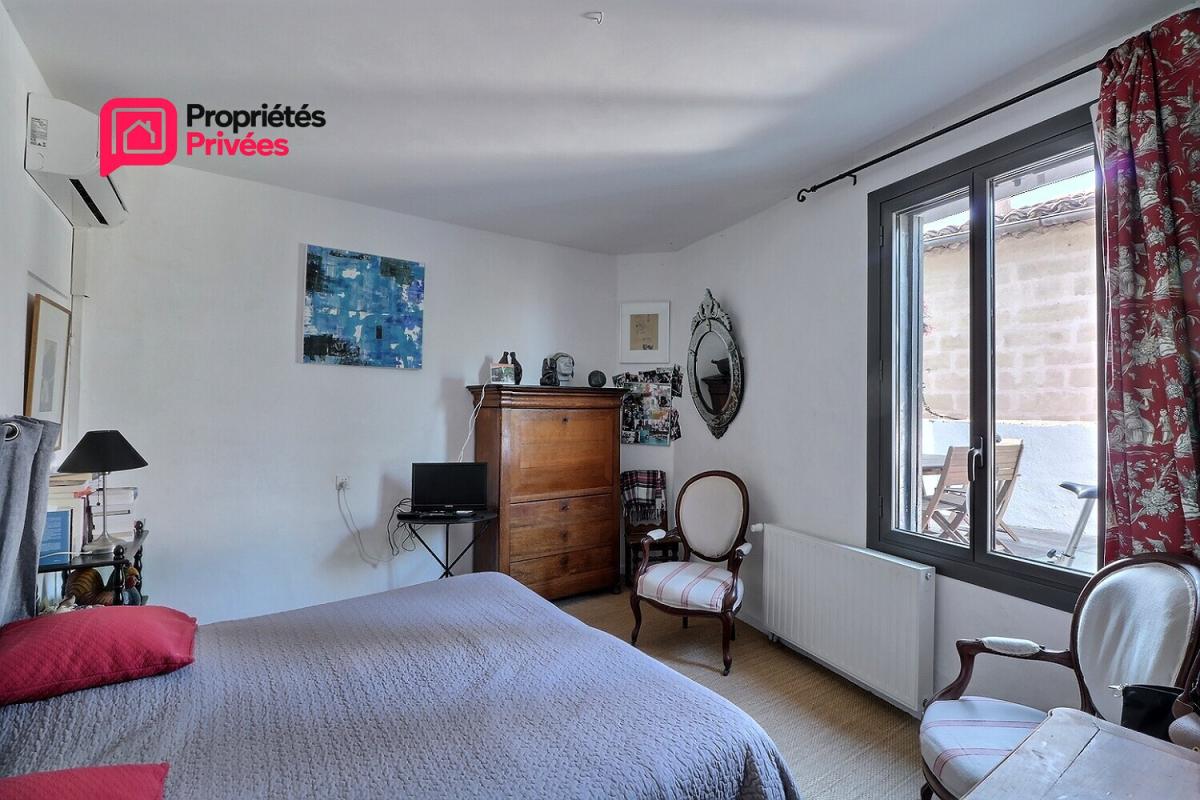 UZES Maison de ville Uzès 5 pièce(s) 111m2 rénovée secteur sauvegardé 2 chambres garage terrasse 5
