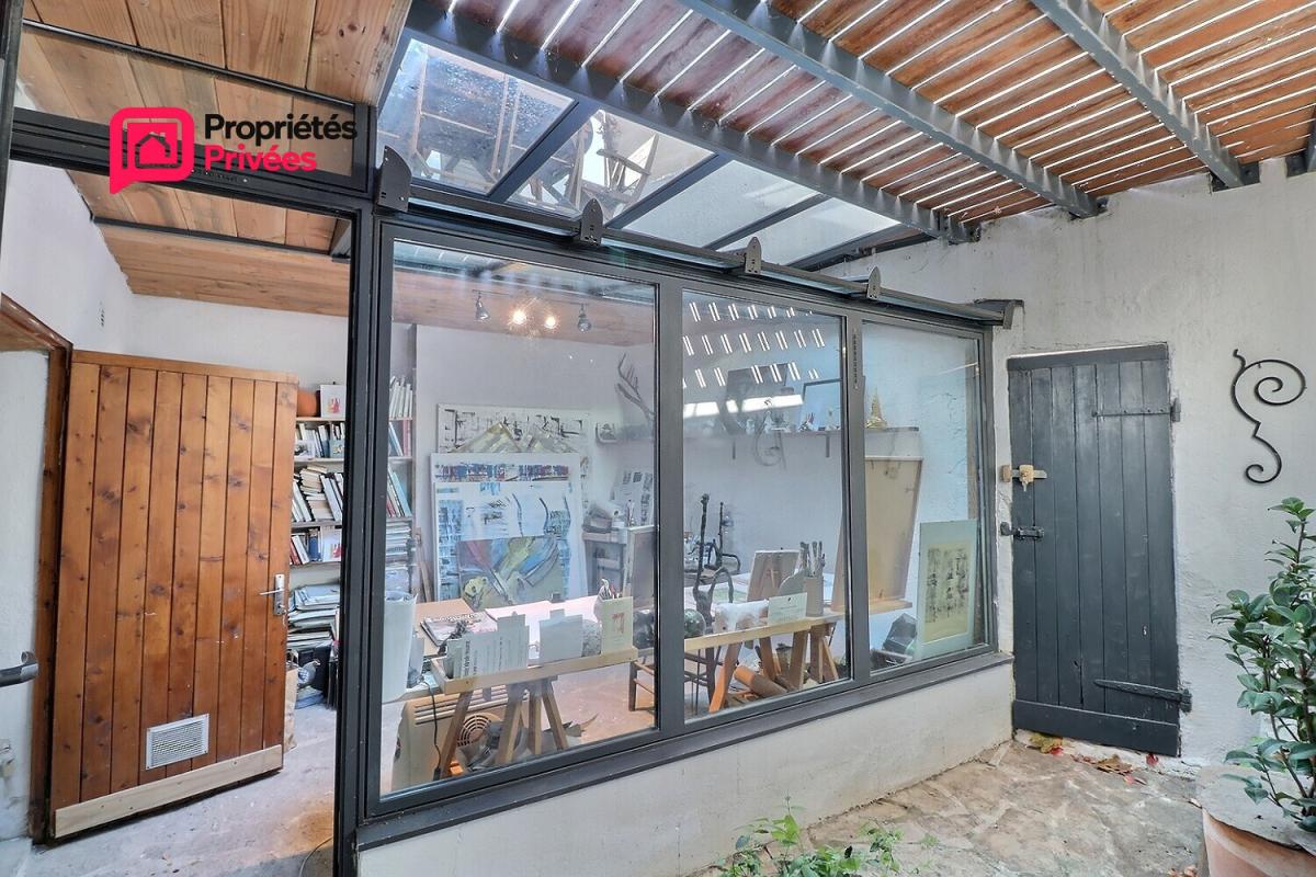 UZES Maison de ville Uzès 5 pièce(s) 111m2 rénovée secteur sauvegardé 2 chambres garage terrasse 9