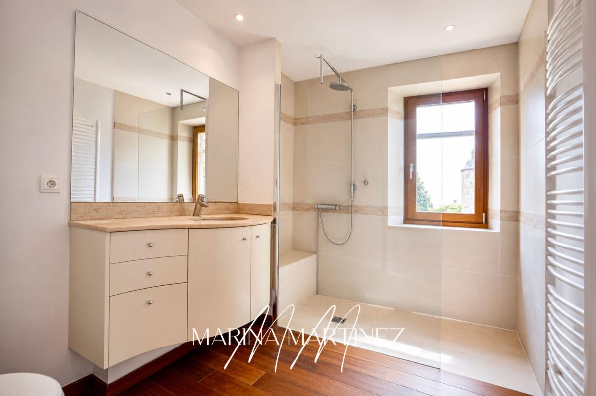 VILLENEUVE-LA-COMPTAL Maison en pierre rénovée avec dépendance de 120 m² et parc arboré de 3 500 m² ? Villeneuve-la-Comptal 5