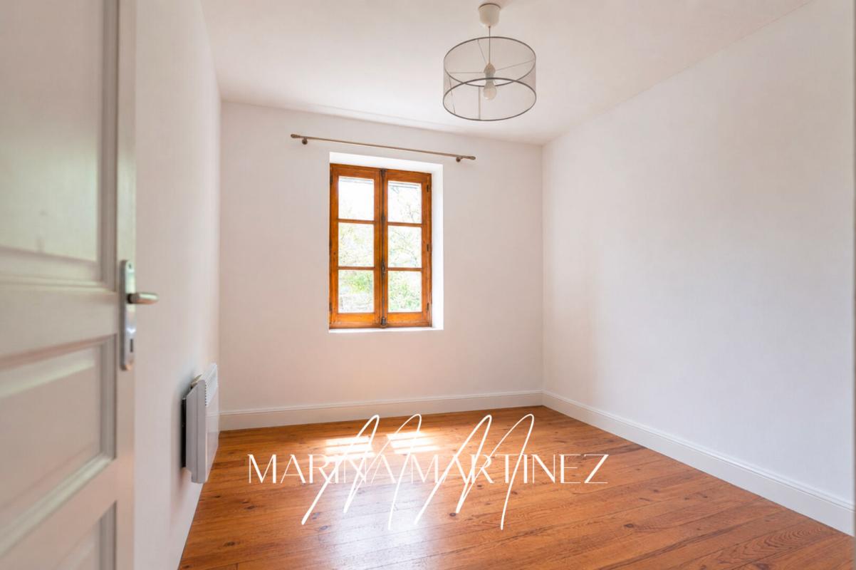 VILLENEUVE-LA-COMPTAL Maison en pierre rénovée avec dépendance de 120 m² et parc arboré de 3 500 m² ? Villeneuve-la-Comptal 8