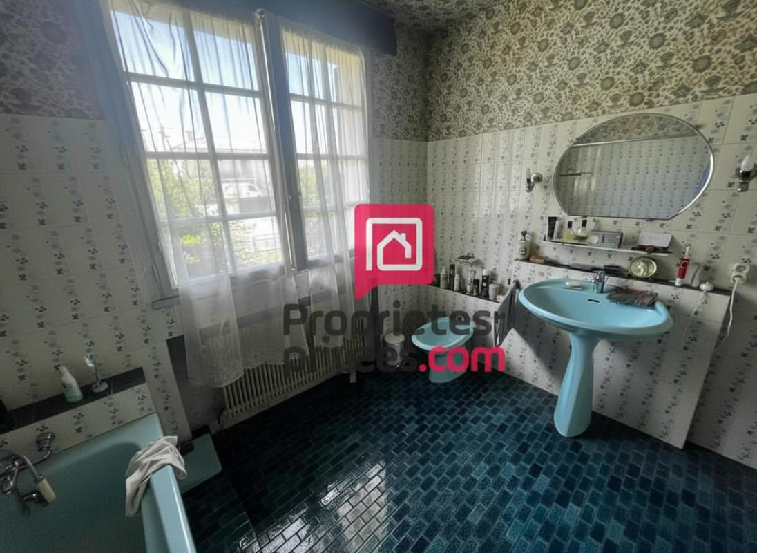 BAZAS Maison de 205 m² avec logement indépendant et potentiel professionnel ? Centre de Bazas 5