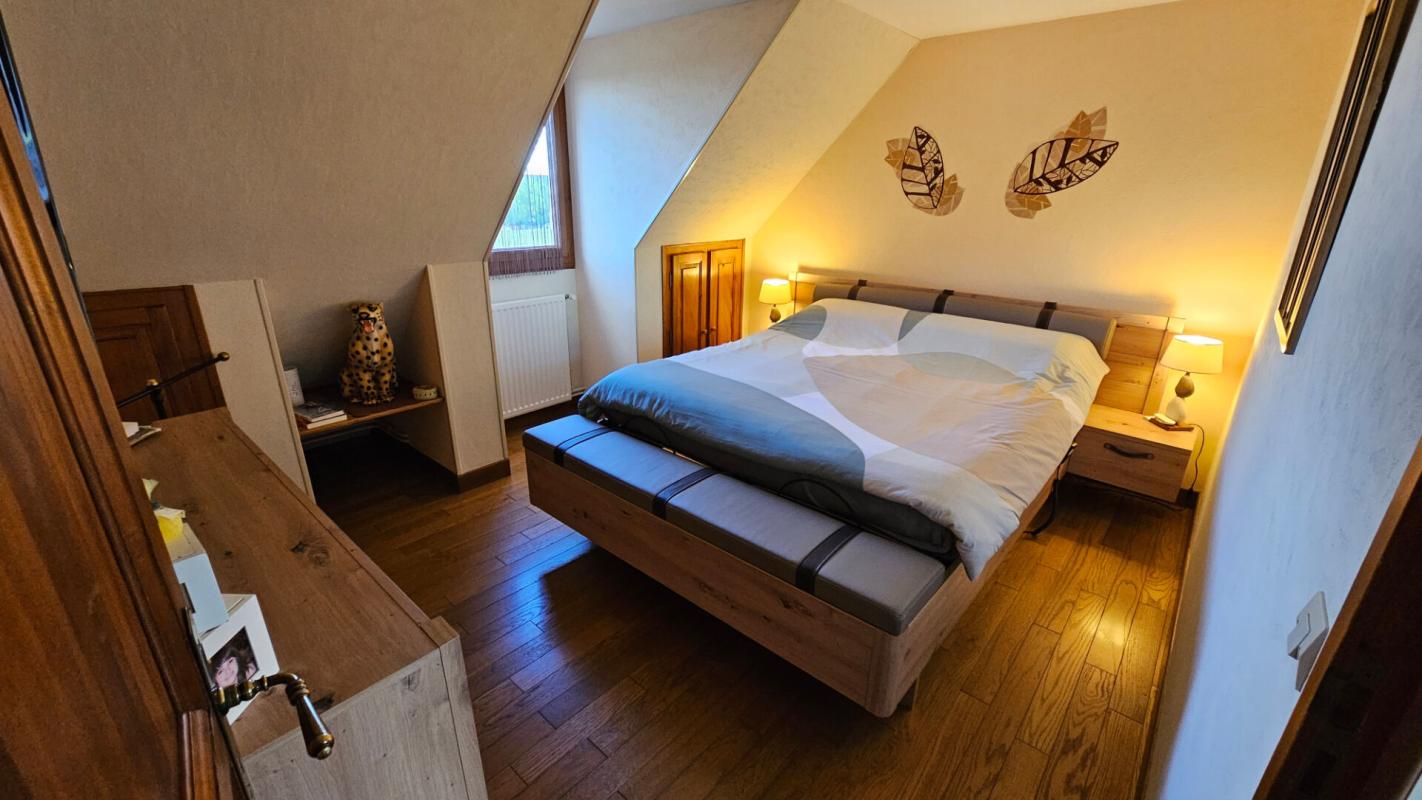 HOUDAN Houdan 10 mn / Maison familiale en parfait état 5/6 chambres + local 15