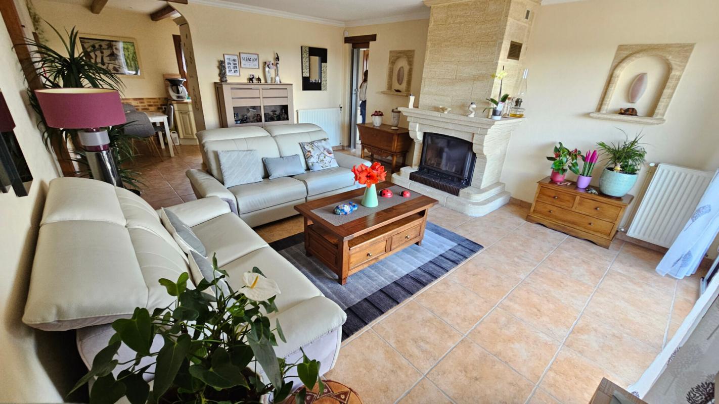 HOUDAN Houdan 10 mn / Maison familiale en parfait état 5/6 chambres + local 6