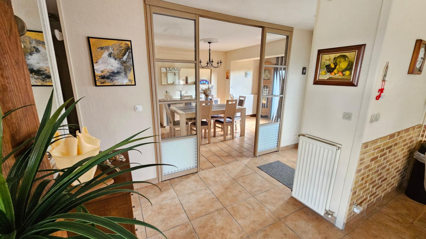 HOUDAN Houdan 10 mn / Maison familiale en parfait état 5/6 chambres + local 7