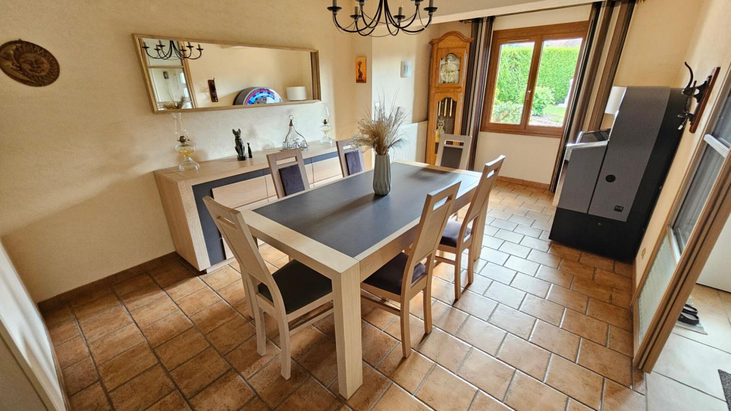 HOUDAN Houdan 10 mn / Maison familiale en parfait état 5/6 chambres + local 8