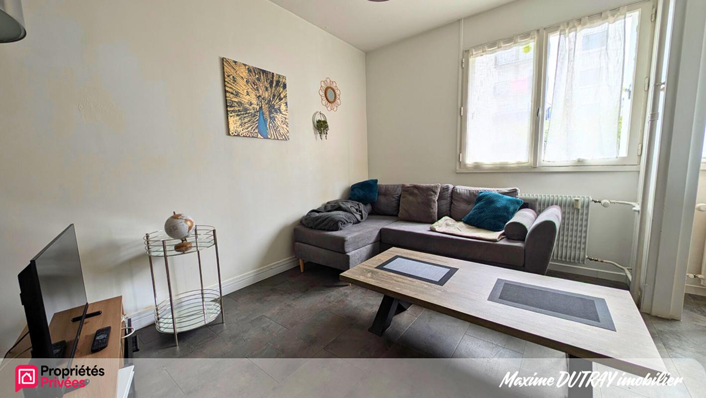 JOUE-LES-TOURS Appartement 2 pièces 46 m2 + cave 4