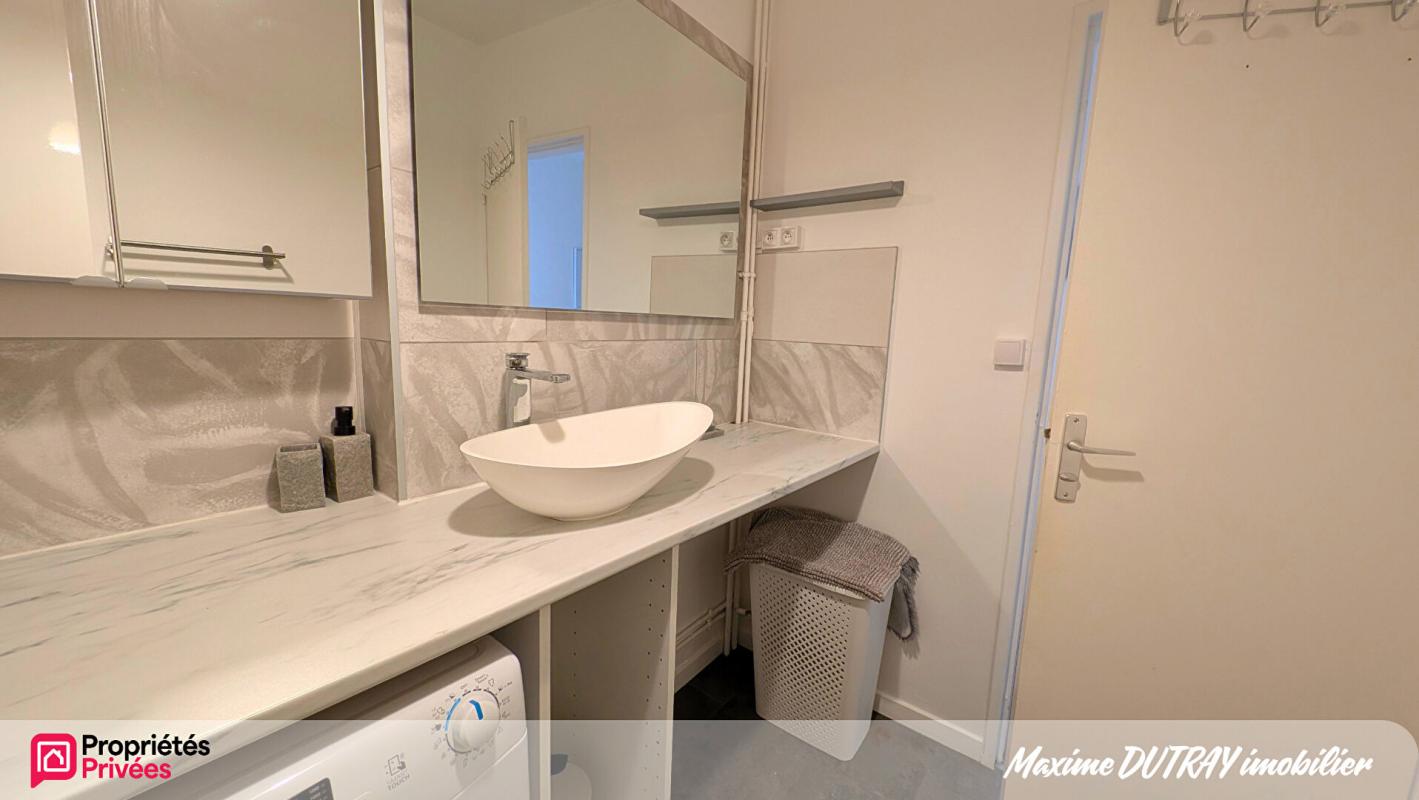 JOUE-LES-TOURS Appartement 2 pièces 46 m2 + cave 9
