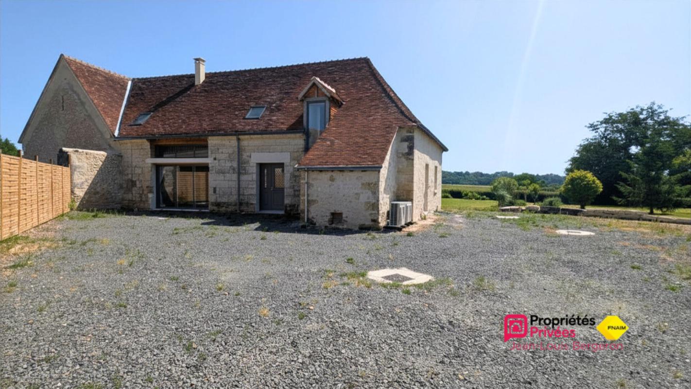 VERNOU-SUR-BRENNE Longère réinventée avec intérieur contemporain .Vallée de Cousse 13