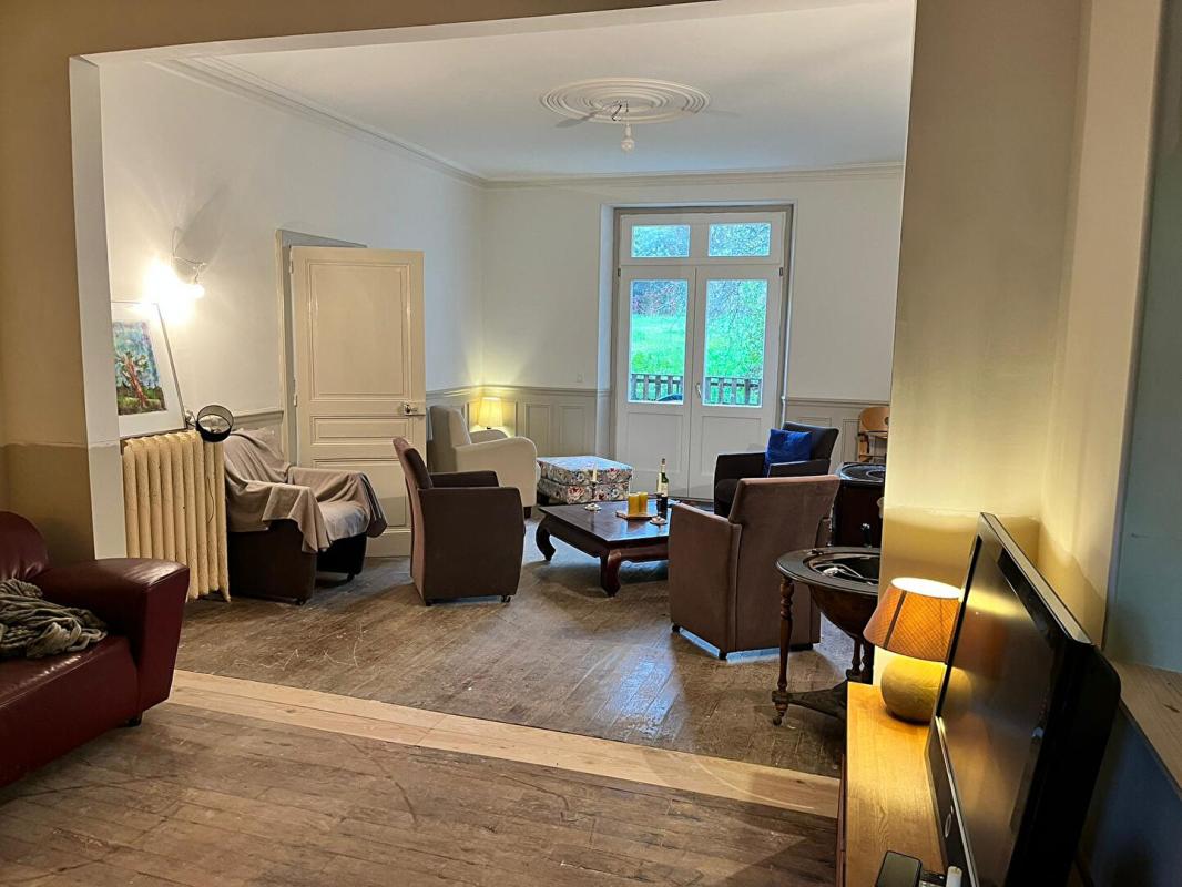 BRIEULLES-SUR-MEUSE Maison Brieulles Sur Meuse 8 pièce(s) 205 m2 4