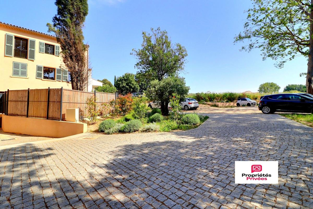 LE BEAUSSET Appartement Le Castellet 3 pièce(s) 60 m2 avec jardin et places de parking 2