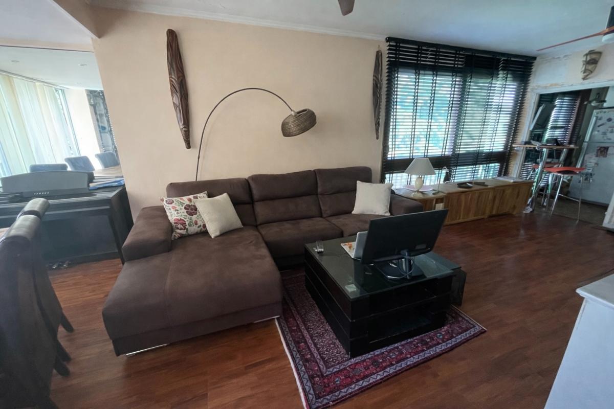 FONTENAY-LE-FLEURY Appartement Fontenay Le Fleury 5 pièce(s) 98 m2 3