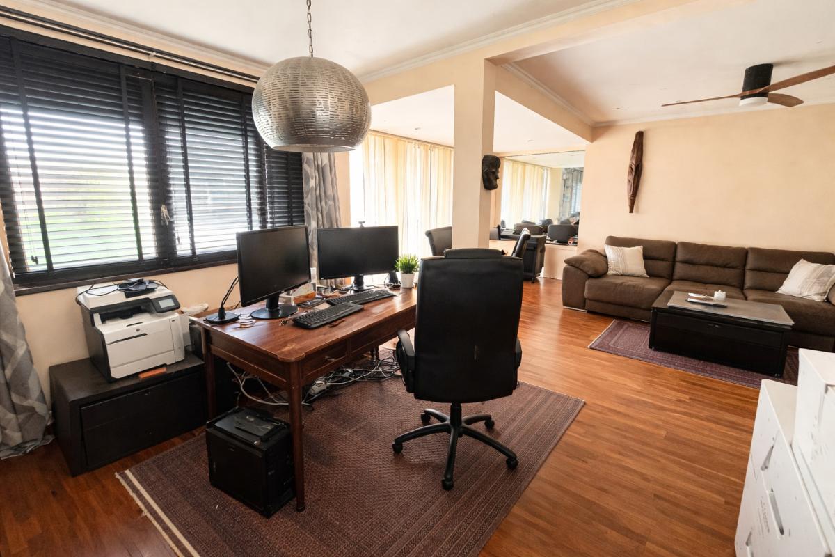 FONTENAY-LE-FLEURY Appartement Fontenay Le Fleury 5 pièce(s) 98 m2 5