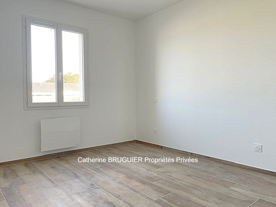 SAINT-JEAN-DE-LIVERSAY Plain pied de 114 m2 -  3 chambres- garage - grand jardin clos- quartier résidentiel 12