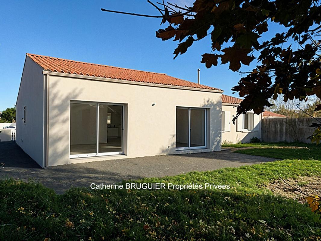 SAINT-JEAN-DE-LIVERSAY Plain pied de 114 m2 -  3 chambres- garage - grand jardin clos- quartier résidentiel 13