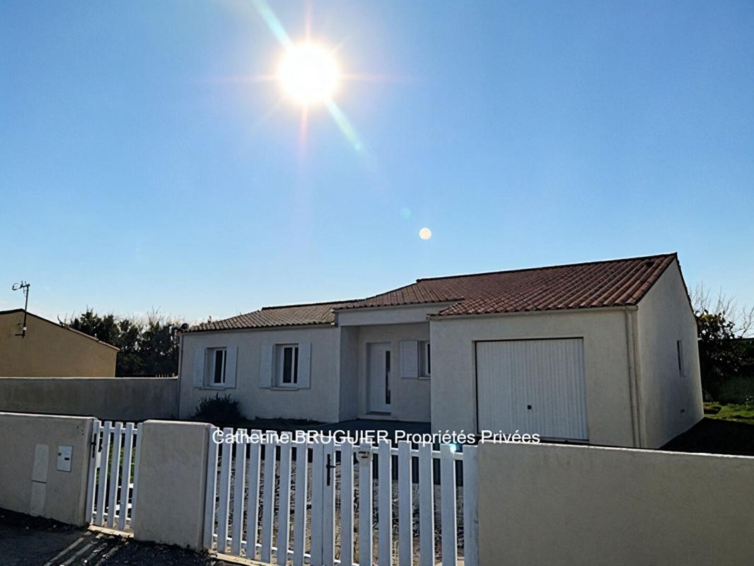 SAINT-JEAN-DE-LIVERSAY Plain pied de 114 m2 -  3 chambres- garage - grand jardin clos- quartier résidentiel 14