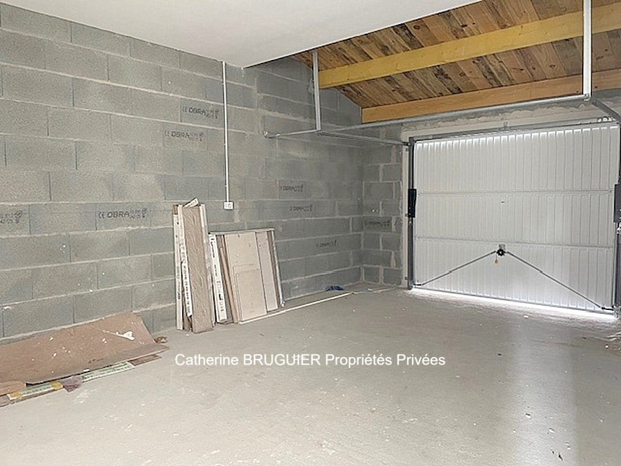 SAINT-JEAN-DE-LIVERSAY Plain pied de 114 m2 -  3 chambres- garage - grand jardin clos- quartier résidentiel 17