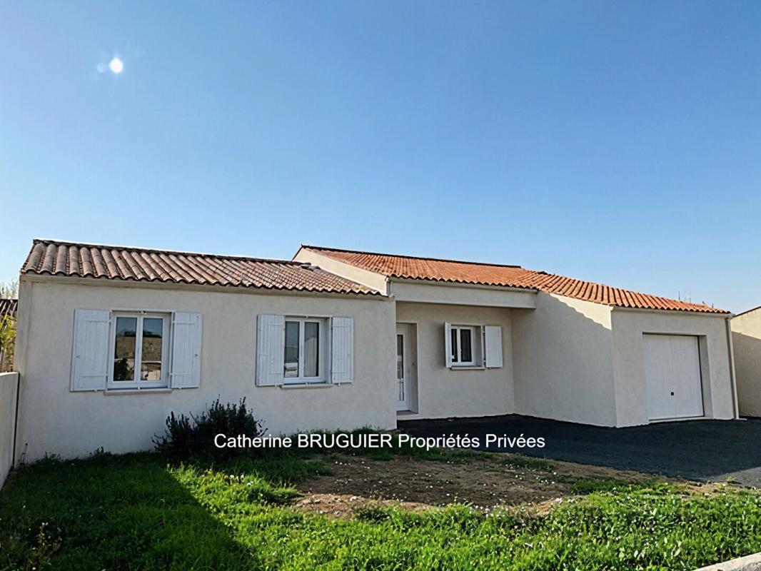 SAINT-JEAN-DE-LIVERSAY Plain pied de 114 m2 -  3 chambres- garage - grand jardin clos- quartier résidentiel 3