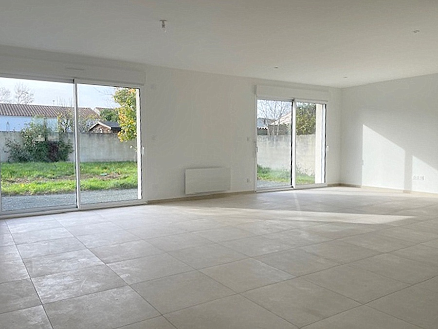 SAINT-JEAN-DE-LIVERSAY Plain pied de 114 m2 -  3 chambres- garage - grand jardin clos- quartier résidentiel 4