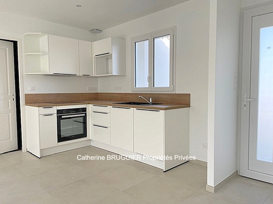 SAINT-JEAN-DE-LIVERSAY Plain pied de 114 m2 -  3 chambres- garage - grand jardin clos- quartier résidentiel 5
