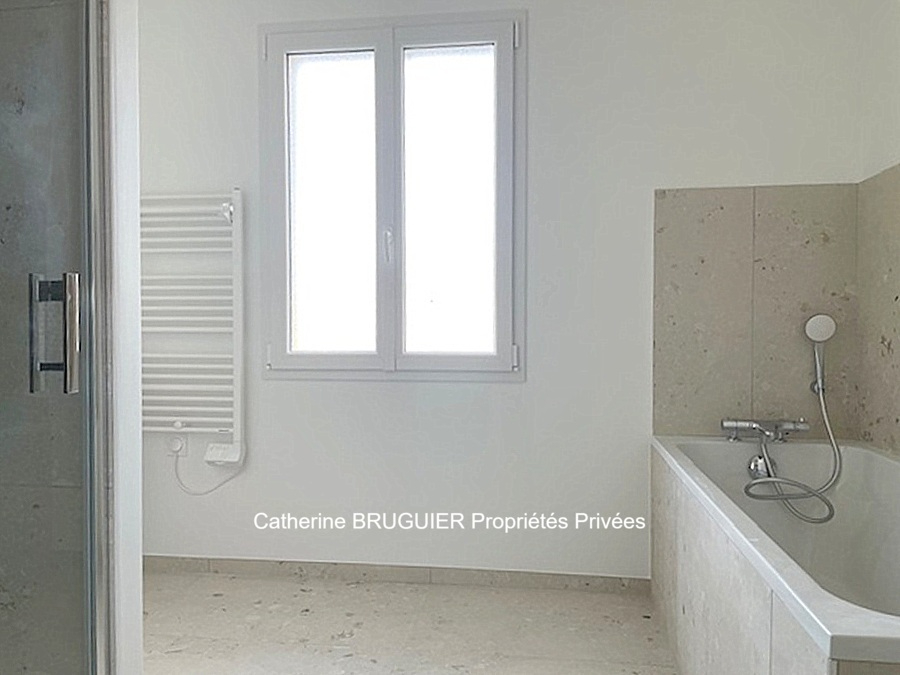 SAINT-JEAN-DE-LIVERSAY Plain pied de 114 m2 -  3 chambres- garage - grand jardin clos- quartier résidentiel 6
