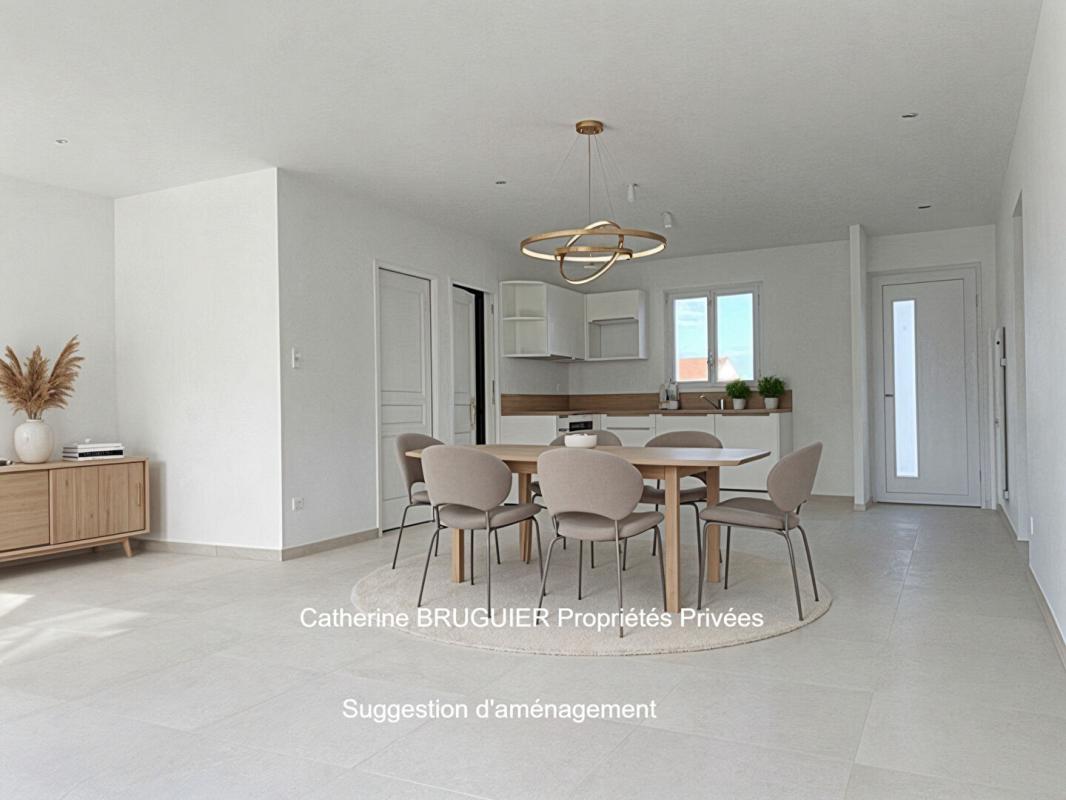 SAINT-JEAN-DE-LIVERSAY Plain pied de 114 m2 -  3 chambres- garage - grand jardin clos- quartier résidentiel 8