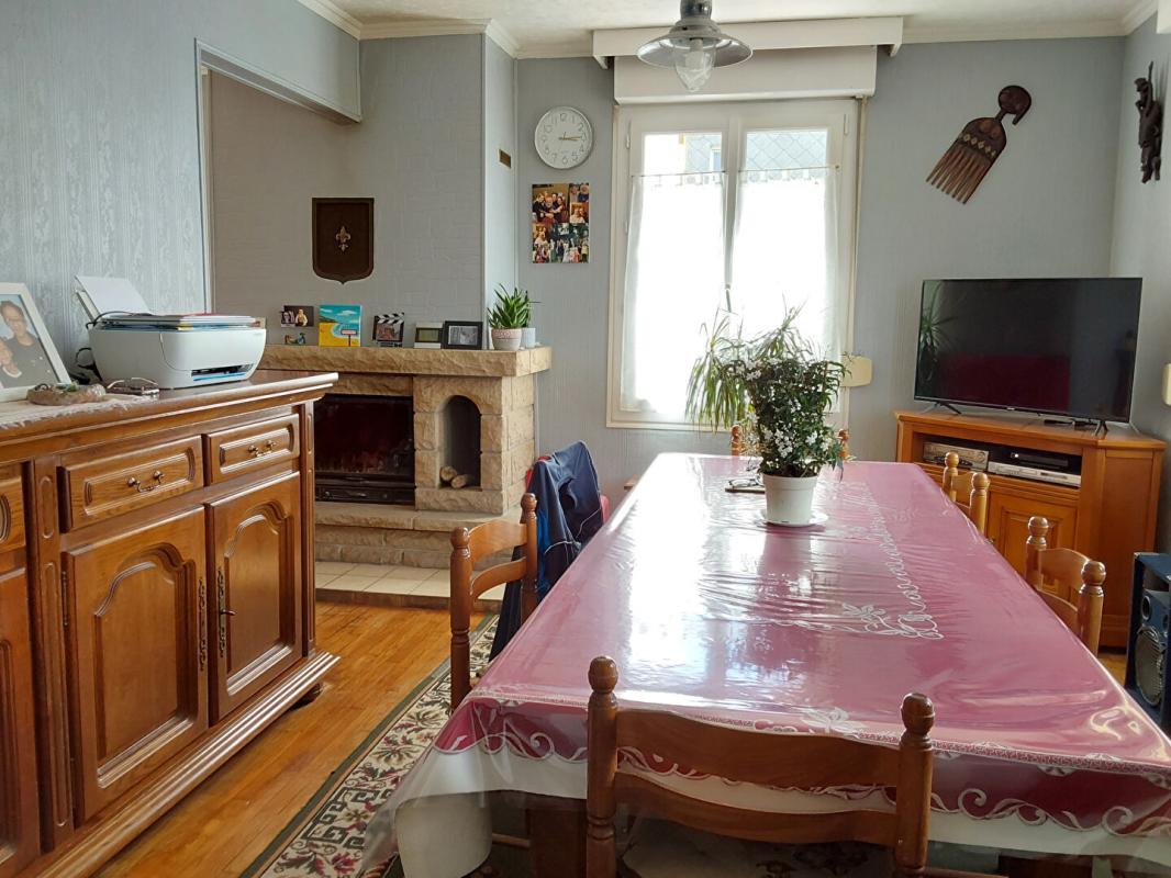 ROSTRENEN Maison avec vie de plain pied. Rostrenen 7 pièce(s) 113 m2 1