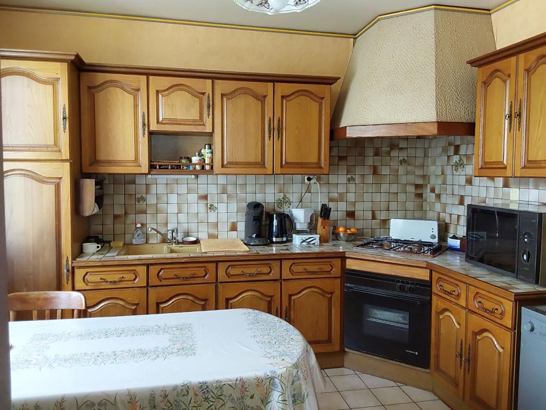 ROSTRENEN Maison avec vie de plain pied. Rostrenen 7 pièce(s) 113 m2 3