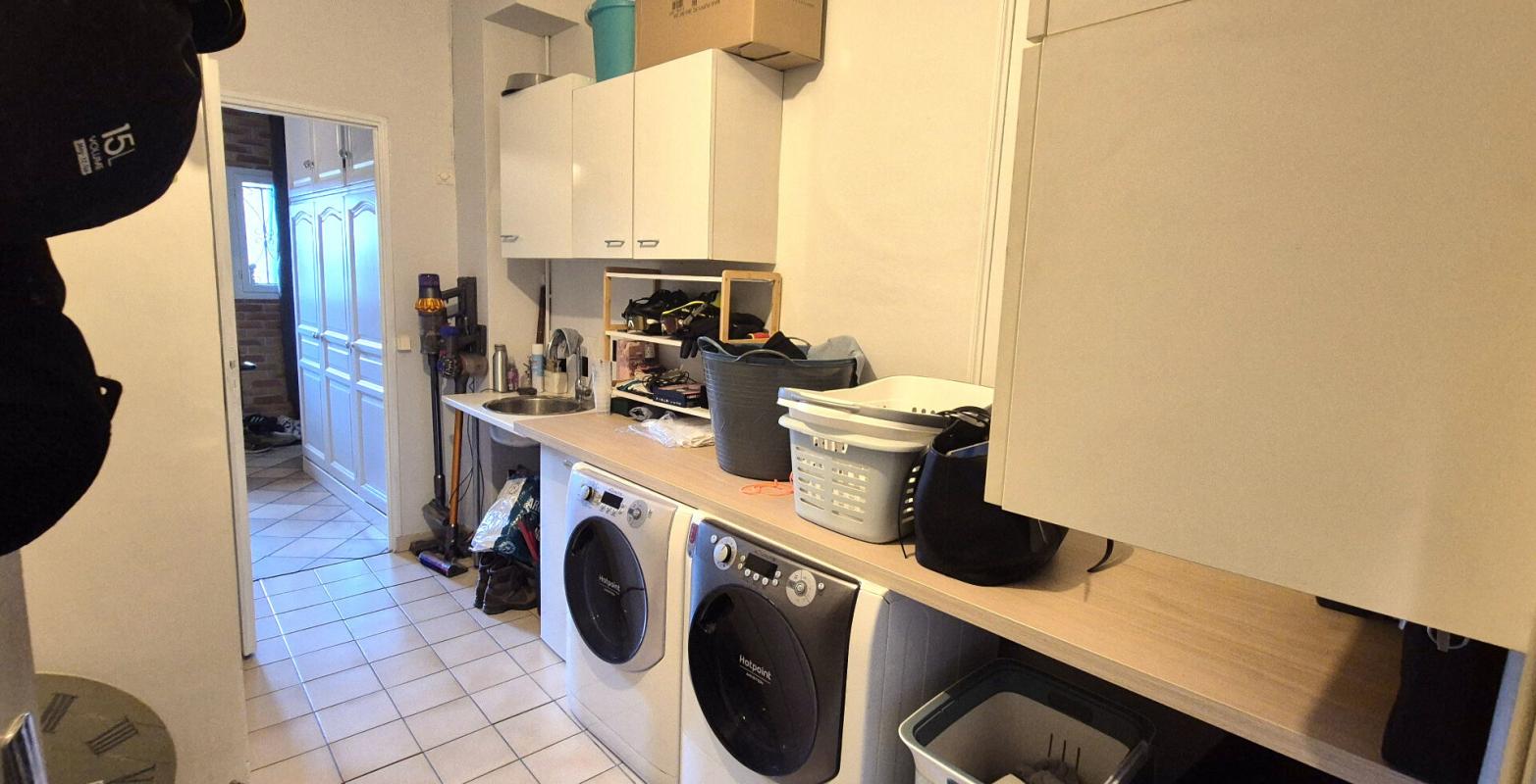 SAINT-DIZIER Belle Maison en Pierre ou de Caractère de 160 m² Entièrement Rénovée avec Cour de 140 m², Patio, Cave avec Chaufferie Gaz de 76 m², 2 Terrasses avec Barbecue, Garage avec Atelier de 45 m² et un joli Terrain Clos et joliment Arboré de 452 m² 10