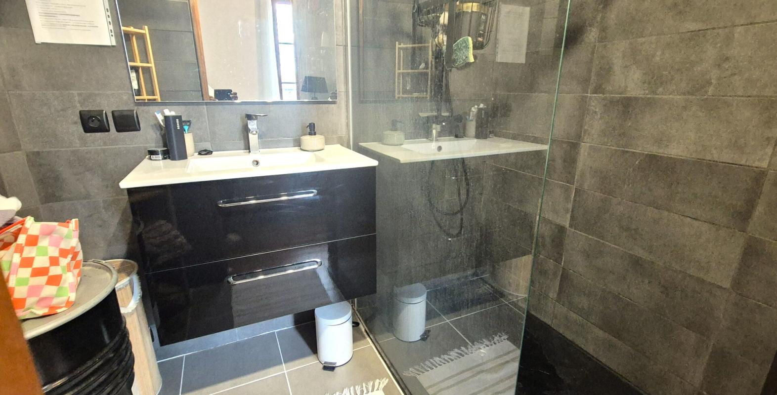 SAINT-DIZIER Belle Maison en Pierre ou de Caractère de 160 m² Entièrement Rénovée avec Cour de 140 m², Patio, Cave avec Chaufferie Gaz de 76 m², 2 Terrasses avec Barbecue, Garage avec Atelier de 45 m² et un joli Terrain Clos et joliment Arboré de 452 m² 13