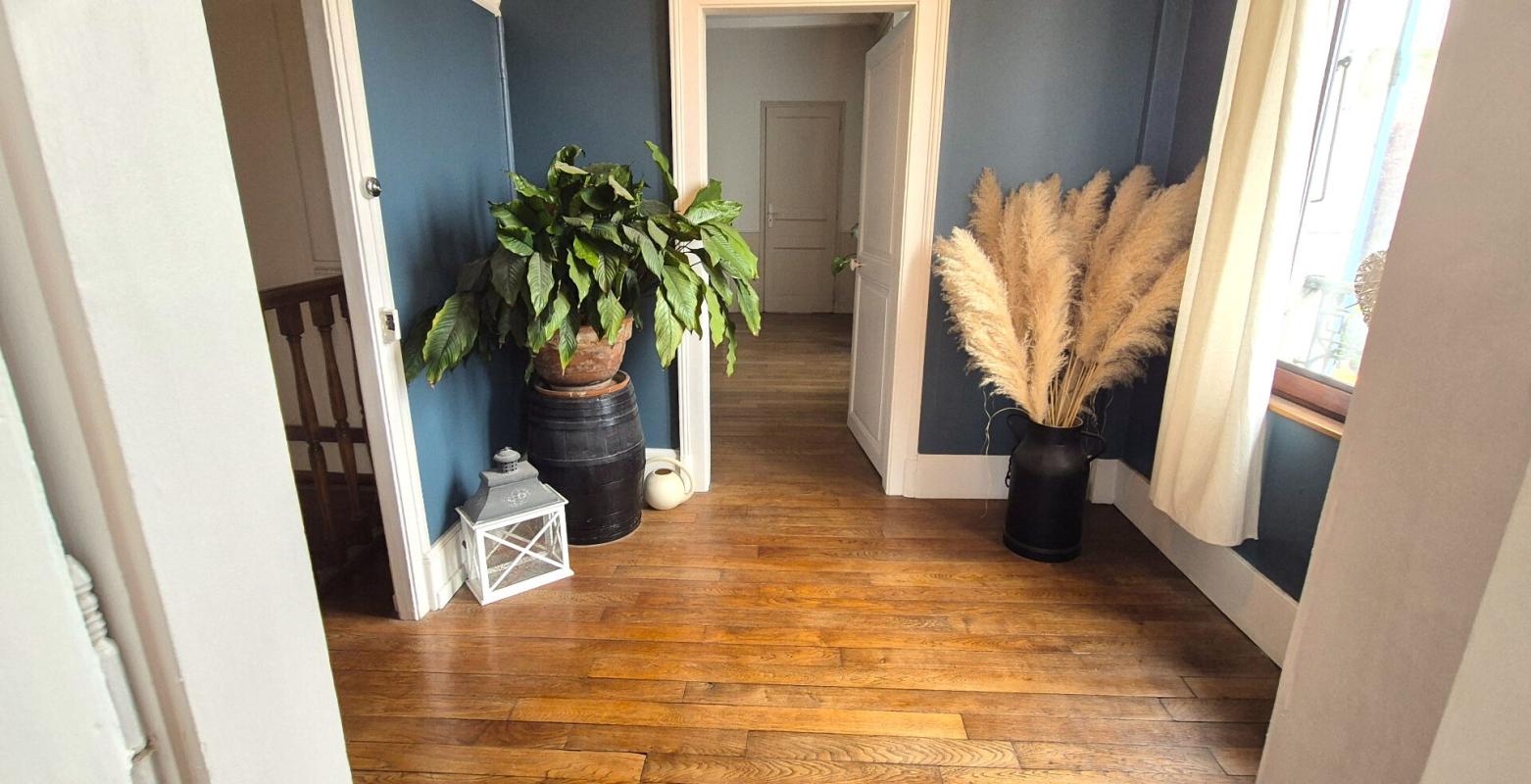 SAINT-DIZIER Belle Maison en Pierre ou de Caractère de 160 m² Entièrement Rénovée avec Cour de 140 m², Patio, Cave avec Chaufferie Gaz de 76 m², 2 Terrasses avec Barbecue, Garage avec Atelier de 45 m² et un joli Terrain Clos et joliment Arboré de 452 m² 14