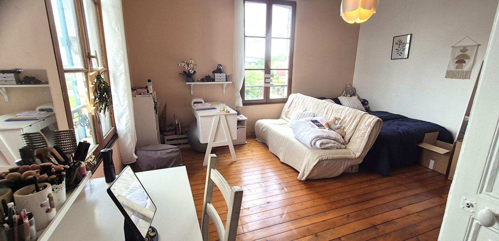 SAINT-DIZIER Belle Maison en Pierre ou de Caractère de 160 m² Entièrement Rénovée avec Cour de 140 m², Patio, Cave avec Chaufferie Gaz de 76 m², 2 Terrasses avec Barbecue, Garage avec Atelier de 45 m² et un joli Terrain Clos et joliment Arboré de 452 m² 15