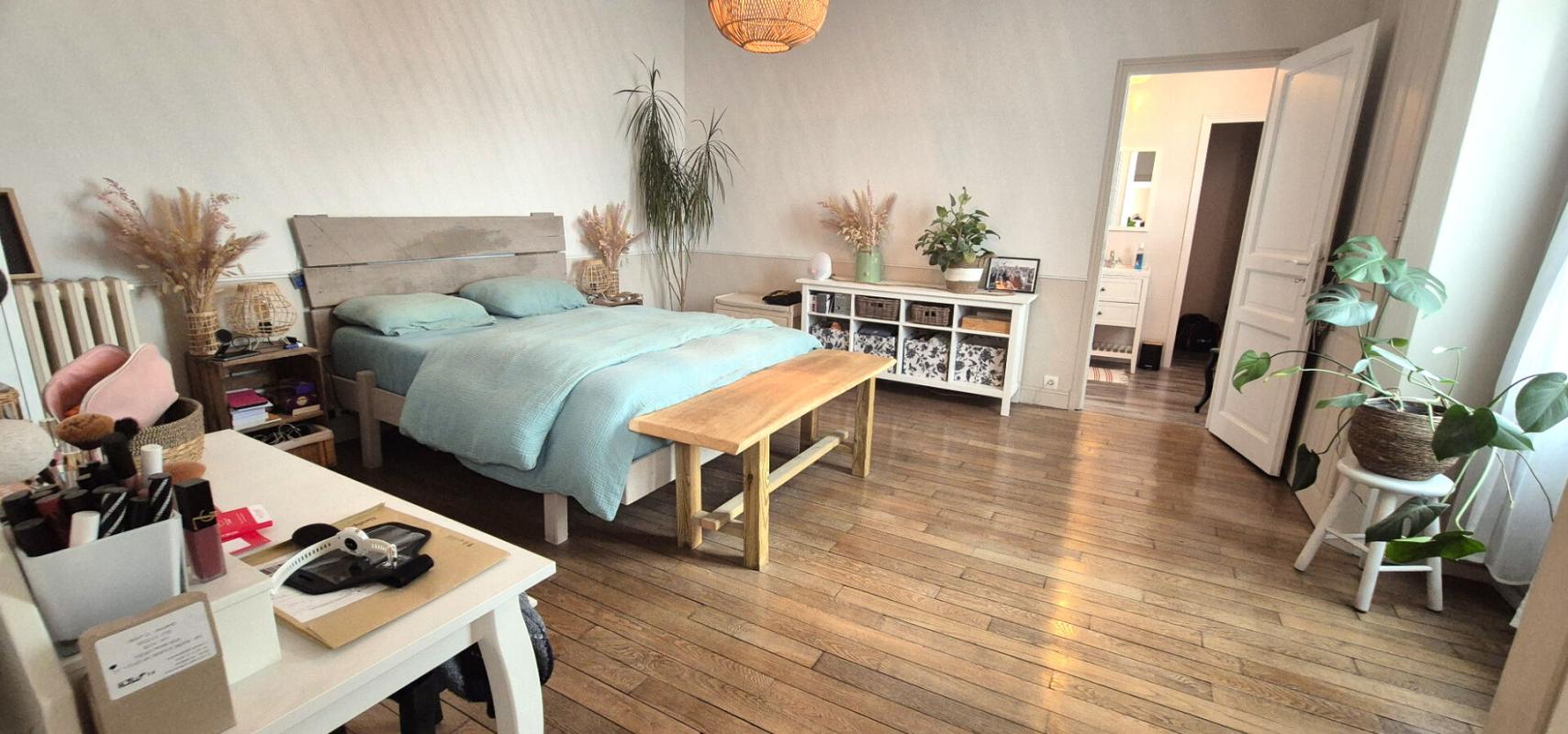 SAINT-DIZIER Belle Maison en Pierre ou de Caractère de 160 m² Entièrement Rénovée avec Cour de 140 m², Patio, Cave avec Chaufferie Gaz de 76 m², 2 Terrasses avec Barbecue, Garage avec Atelier de 45 m² et un joli Terrain Clos et joliment Arboré de 452 m² 16