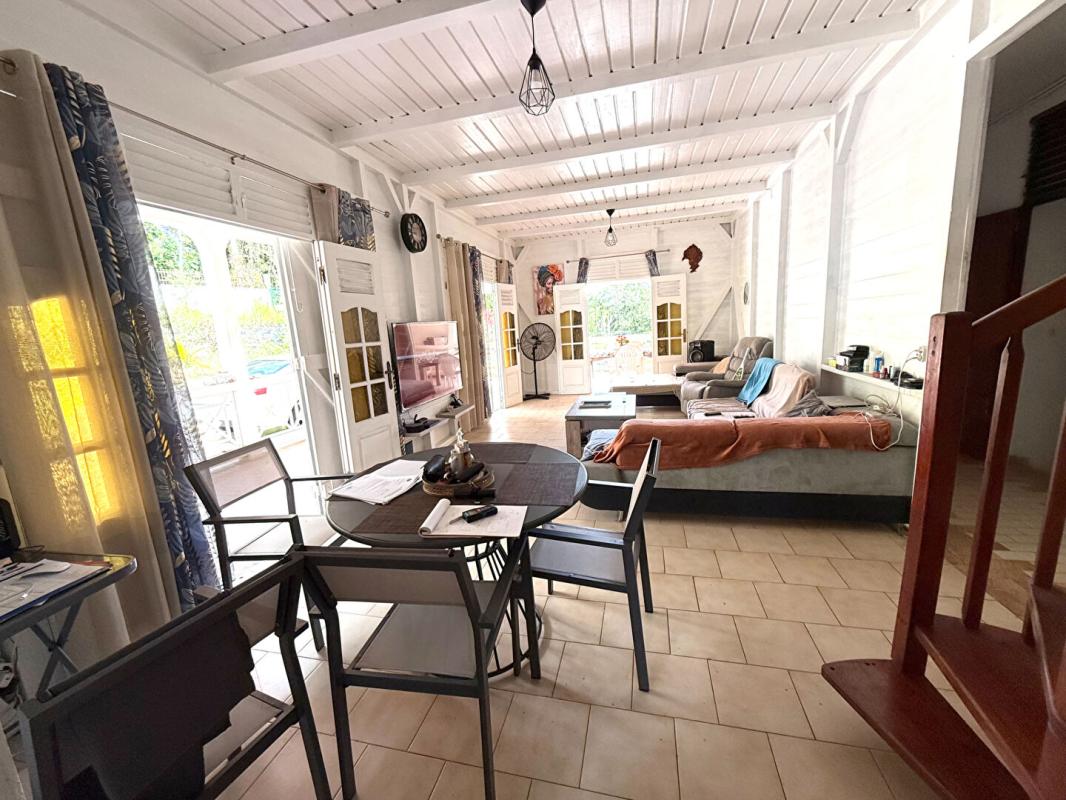 PETIT-BOURG Maison 7 pièce(s) 180 m2 Secteur Vallombreuse-Petit Bourg 4