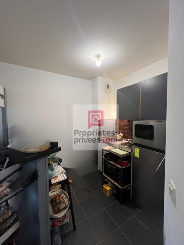 LES ESSARTS-LE-ROI Studio rez-de-jardin avec parking 3