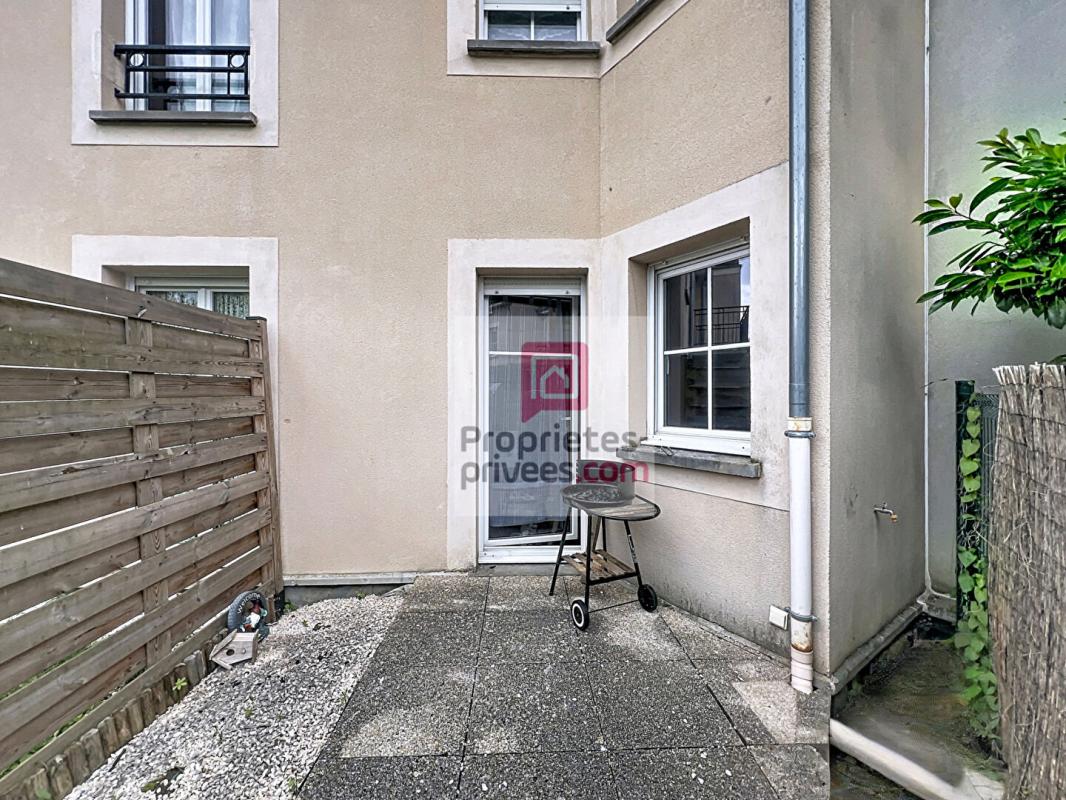 LES ESSARTS-LE-ROI Studio rez-de-jardin avec parking 7