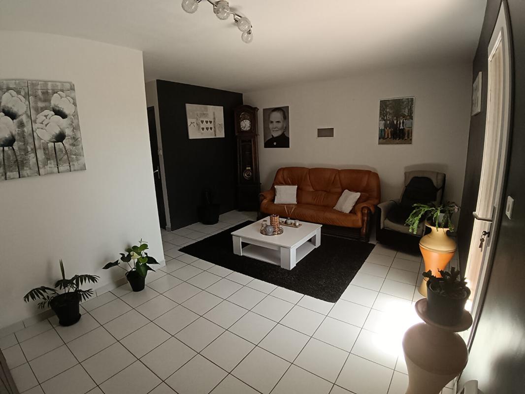 CHALLANS Maison d''habitation + studio + garage indépendant - 298000 TTC - CHALLANS 2