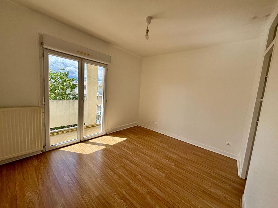 NEVERS Appartement Nevers - Balcon - Parking - 2 chambres 6