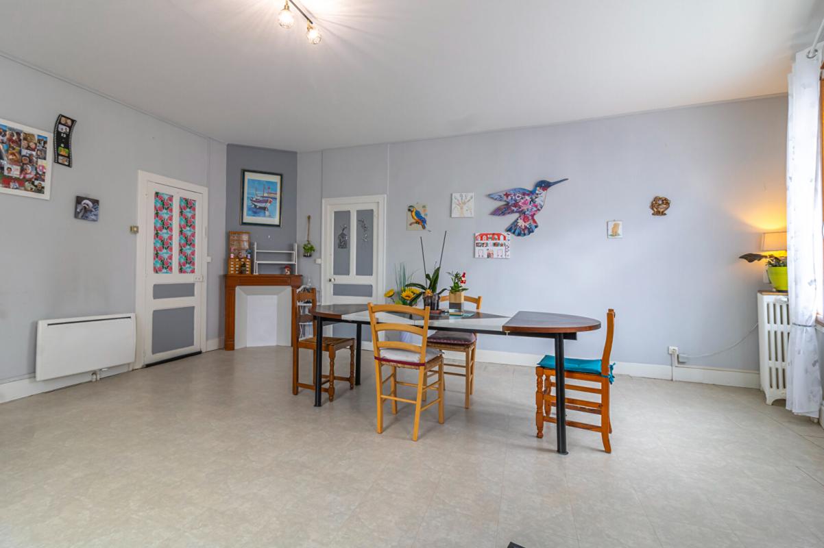 CHABRIS Maison Chabris 7 pièce(s) 134.98 m2 2