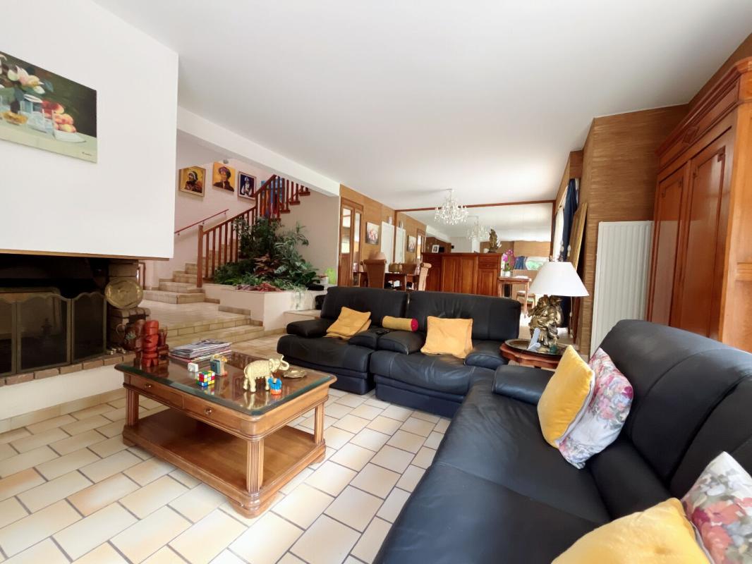 PERPIGNAN Charmante villa familiale de style Architecte de 184 m² sur un terrain 4 faces piscinable dans un secteur très calme 12