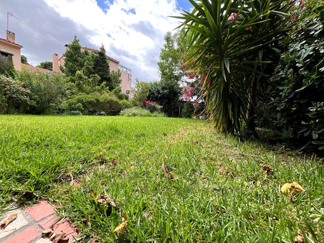 PERPIGNAN Charmante villa familiale de style Architecte de 184 m² sur un terrain 4 faces piscinable dans un secteur très calme 7