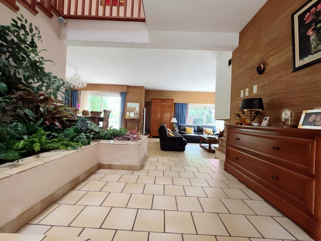 PERPIGNAN Charmante villa familiale de style Architecte de 184 m² sur un terrain 4 faces piscinable dans un secteur très calme 9