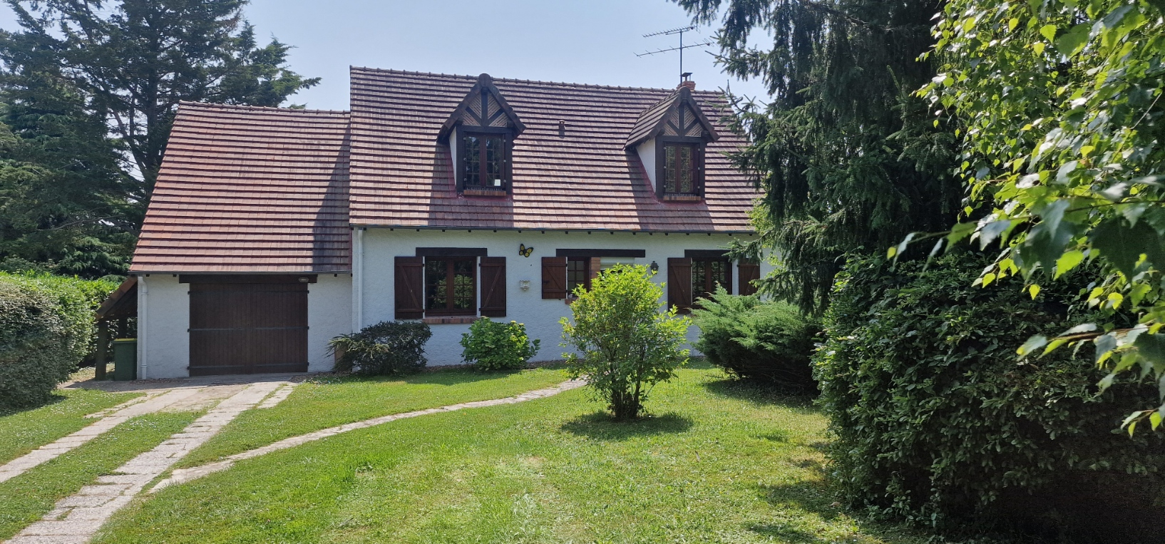 VALENCAY Pavillon 5 pièces - 125 m² - 4 ch - garage et dépendances - jardin arboré 1