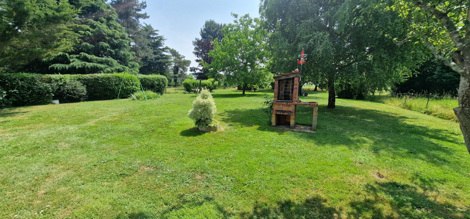 VALENCAY Pavillon 5 pièces - 125 m² - 4 ch - garage et dépendances - jardin arboré 15