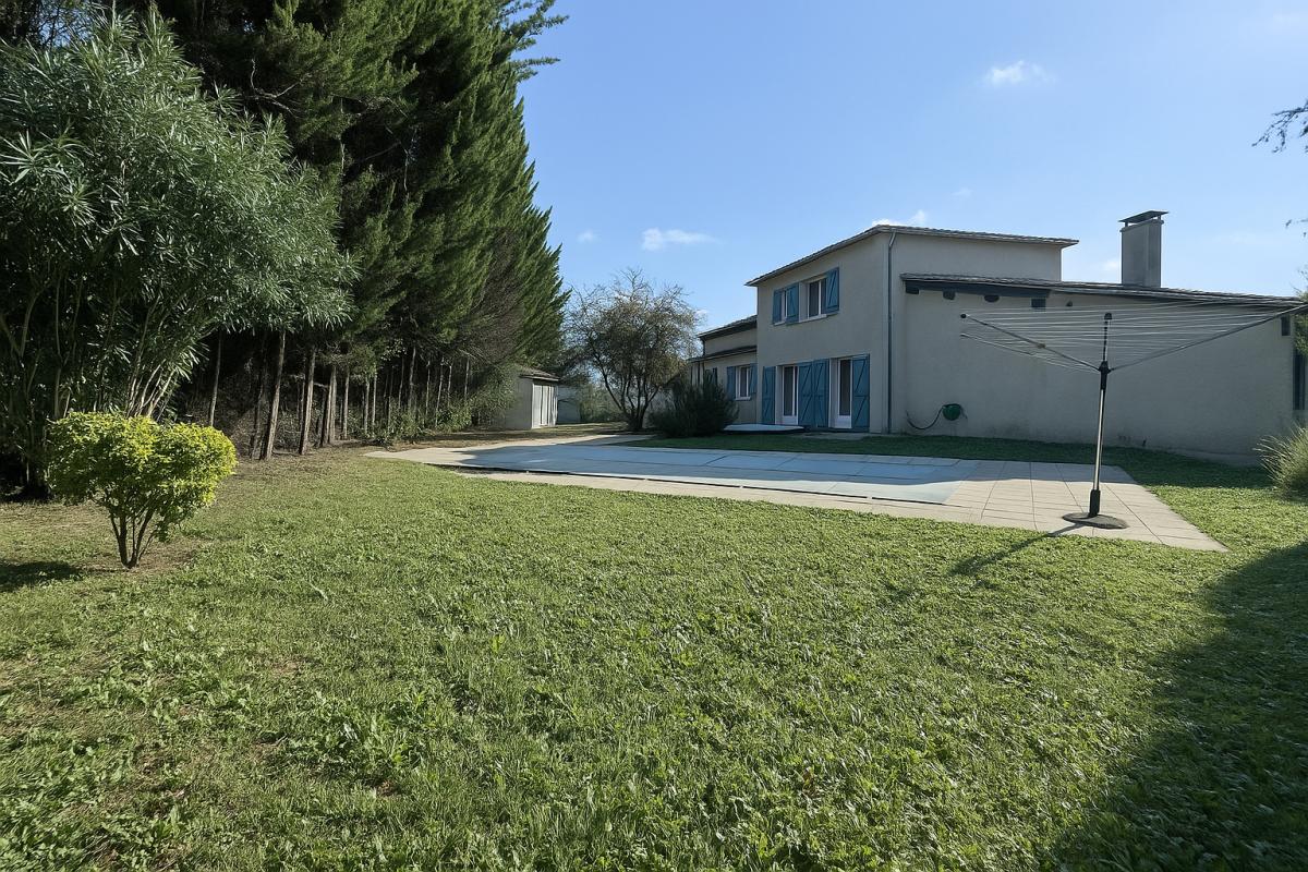 MONTVALEN À VENDRE Maison 8 pièces de 175 m2 sur parcelle de 3500 m2 à Montvalen 81630 2