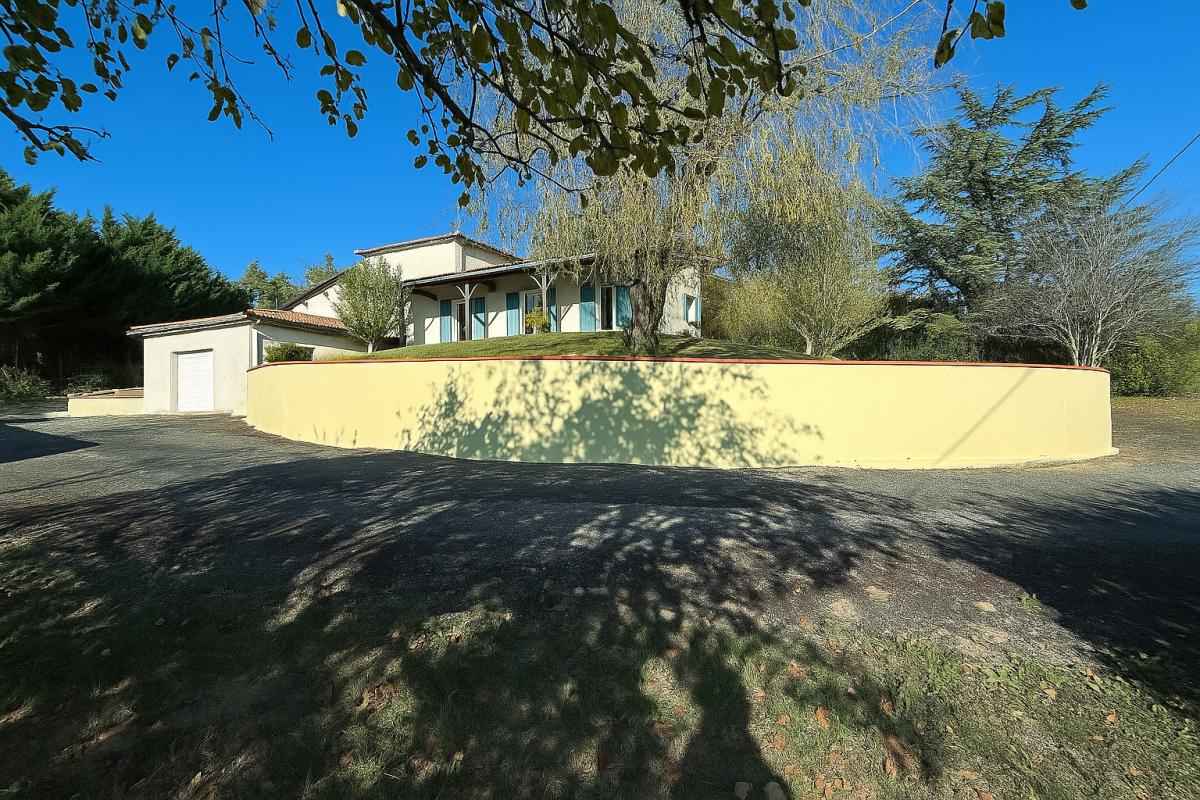 MONTVALEN À VENDRE Maison 8 pièces de 175 m2 sur parcelle de 3500 m2 à Montvalen 81630 3